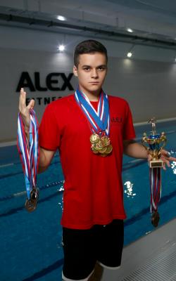 Инструктор водных программ Глазунов   Андрей