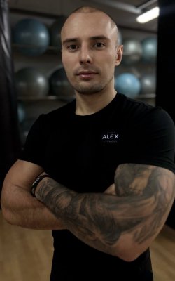 Инструктор тренажерного зала Таштамиров Александр