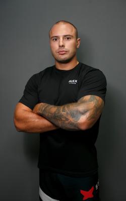 Инструктор групповых программ Таштамиров Александр