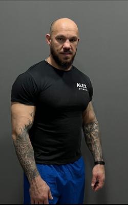 Инструктор тренажерного зала Воробьев Игорь